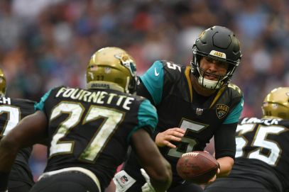 Bortles handing to Fournette