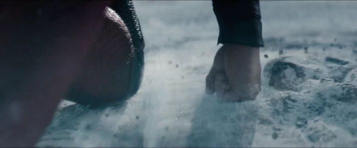 Man-of-Steel-Trailer-Images-Superman-Preparing-for-Flight